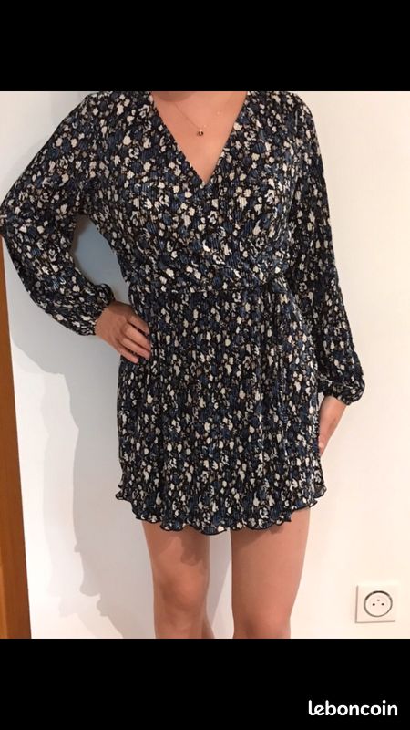 Robe courte bleue fleurs Pull&Bear belifana95 (image 1)