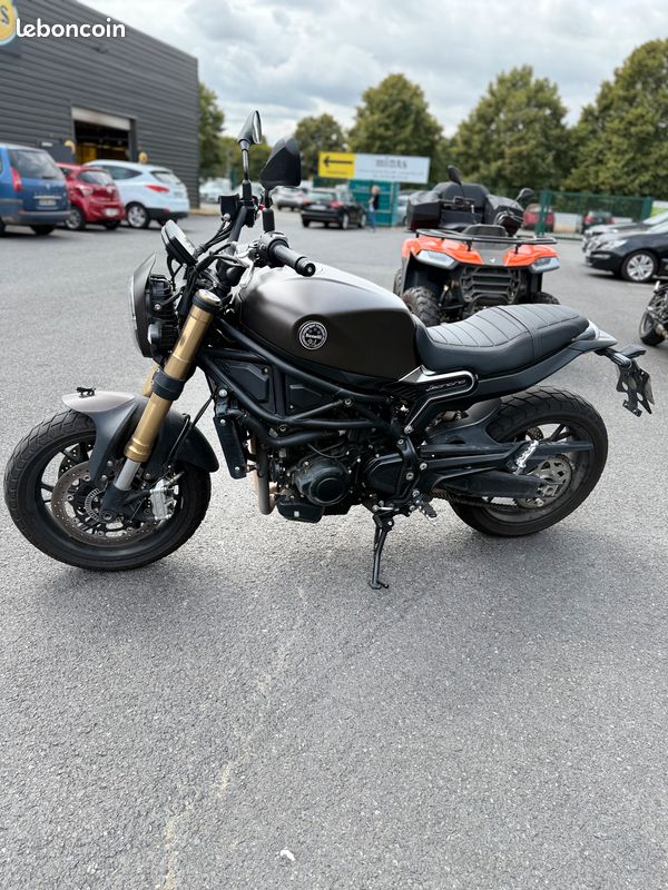 Moto BENELLI Leoncino 800 d'occasion (image 3)