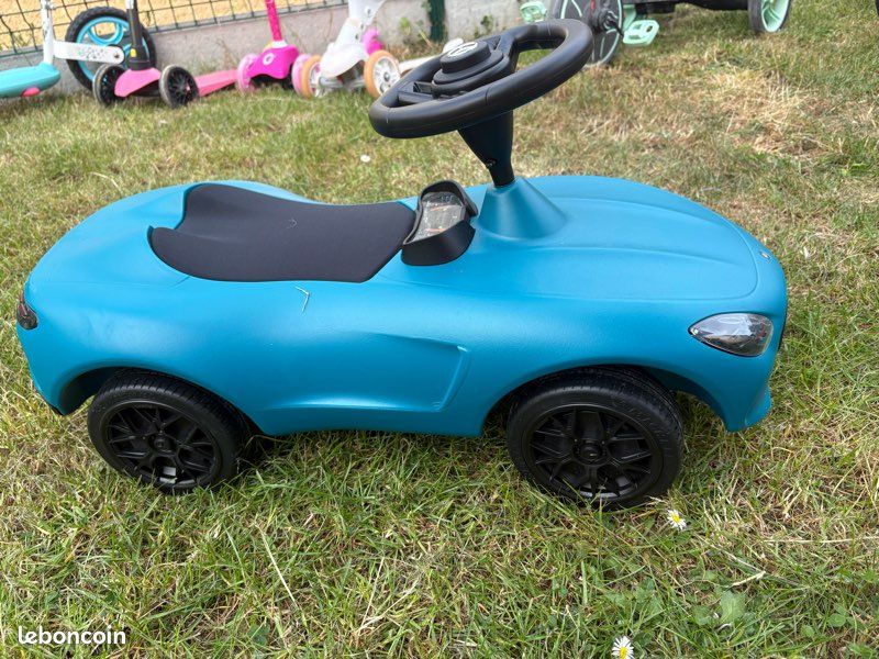 Petite voiture Mercedes (image 2)