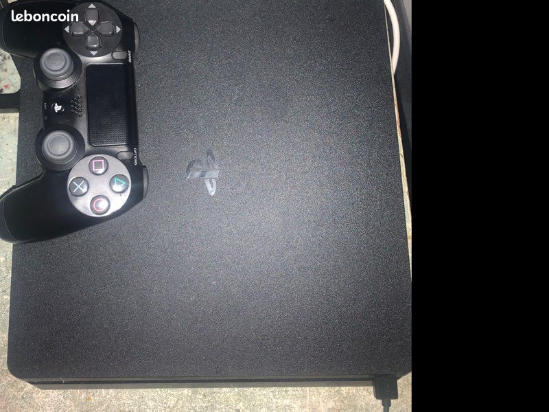 Playstation 4 Slim 500 giga(Go) sans mannete 240 (image 1)