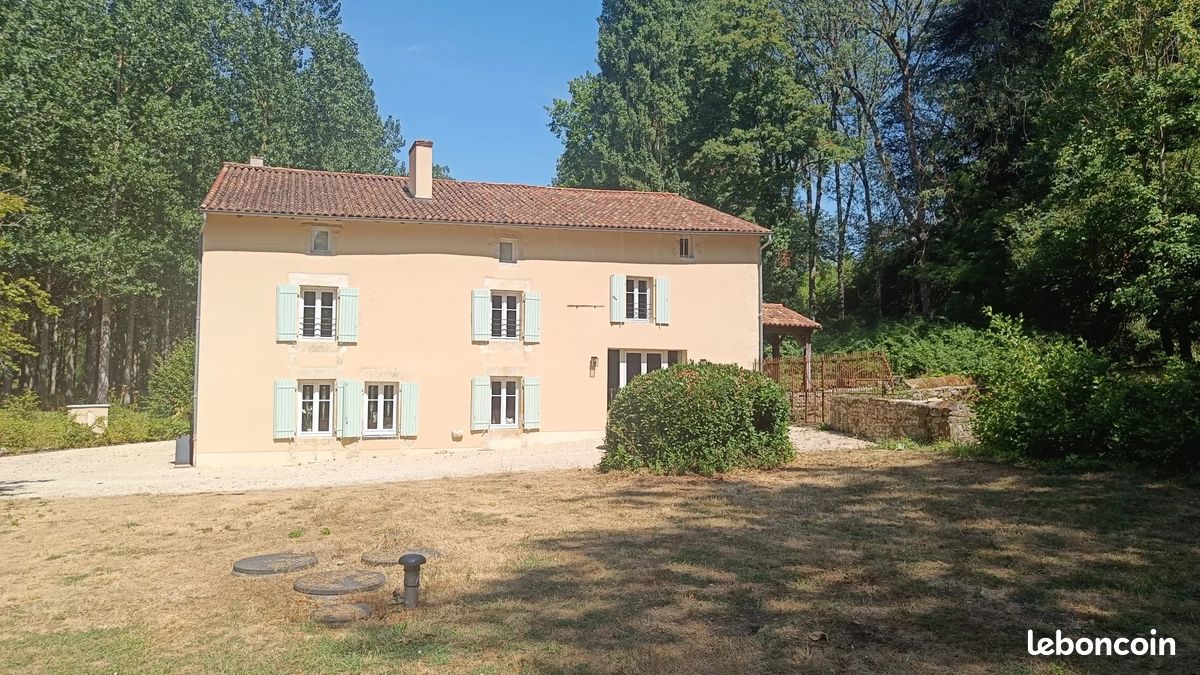 Maison 7 pièces 215 m² · à Latillé · 215 m² · 1 189 €/mois