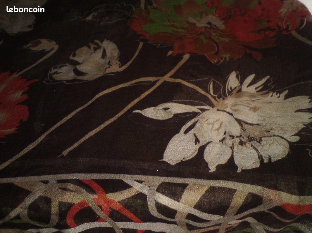 Etole ou Paréo Grand foulard Motifs multicolores de fleurs (beige, orange, vert, sur fond brun) (image 11)
