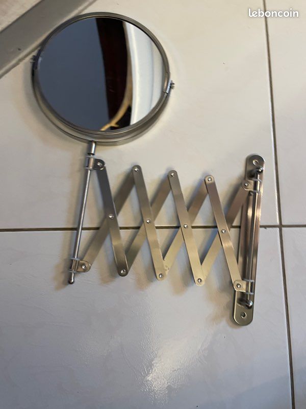 Miroir télescopique grossissant IKEA (image 1)