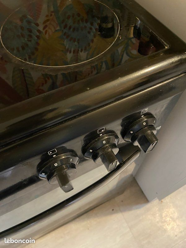 Cuisinière vitrocéramique LISTO 3 foyers + four électrique – Bon état (image 5)