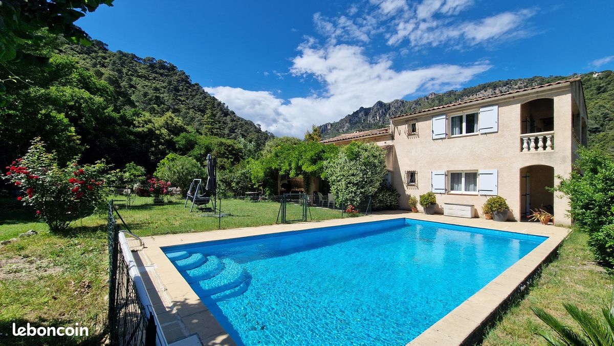 Maison 6 pièces 141 m² · à Le Broc · 141 m² · 699 000 €