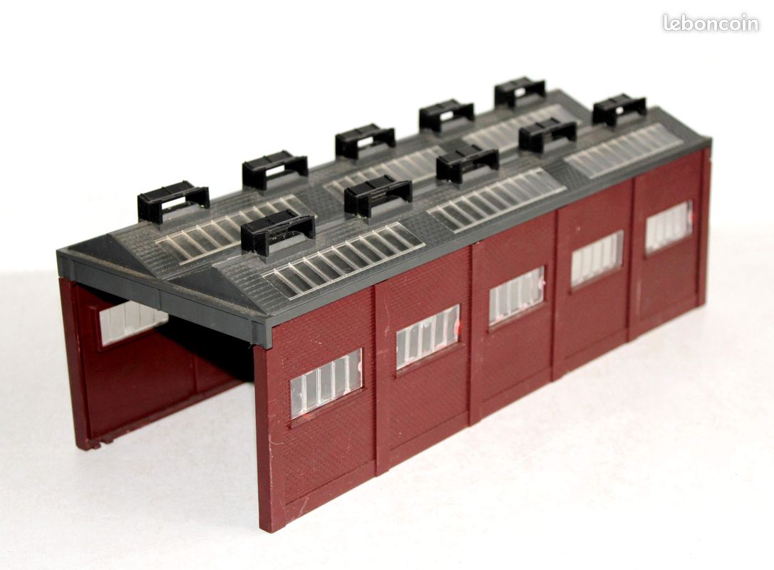 Hangar De Voie Modélisé Jouef échelle HO - Passage De Voie Pour Train Miniature