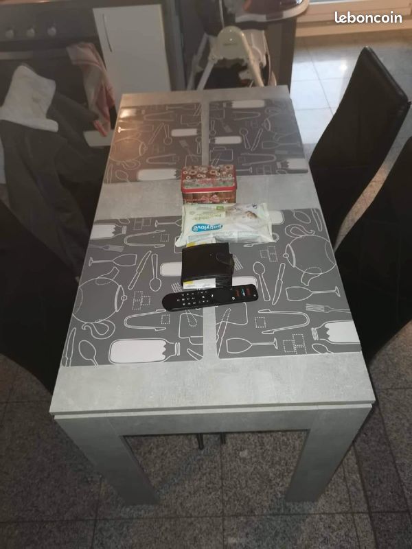 Table à manger gris béton idéal petit espace (image 2)