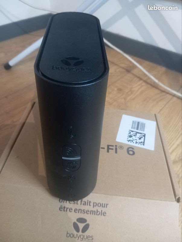 Bbox Must WiFi 6 Bouygues – Box Fibre, Noir, Modèle PRV36AX349B, Complète