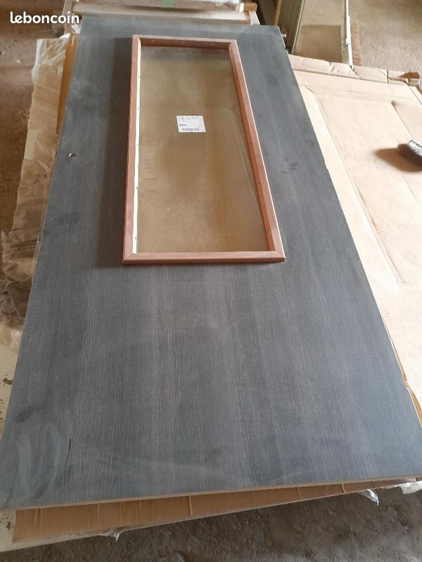 Porte palière grise avec fenêtre coupe feu pour remplacement (image 2)