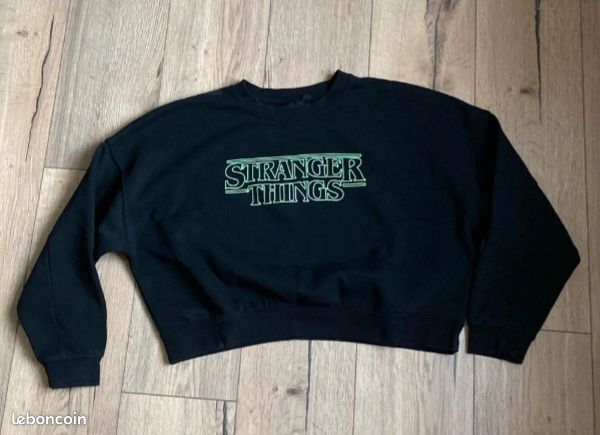 Sweat court Stranger Things Vêtements