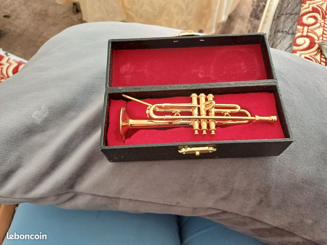 Mini Trompette Réplique Plaquée Or – Modèle Instrument De Musique Avec Coffret Bois – Décoration Et Cadeau Musicien