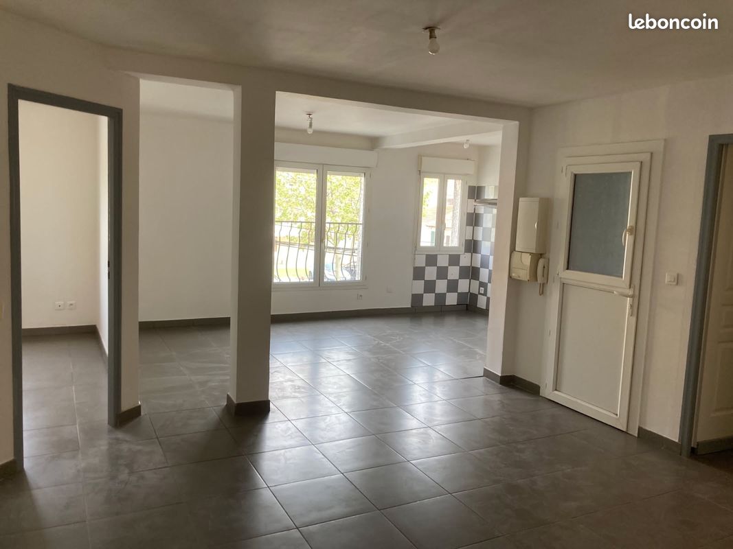 Appartement 3 pièces 70 m² · à Port-Saint-Louis-du-Rhône · 70 m² · 800 €