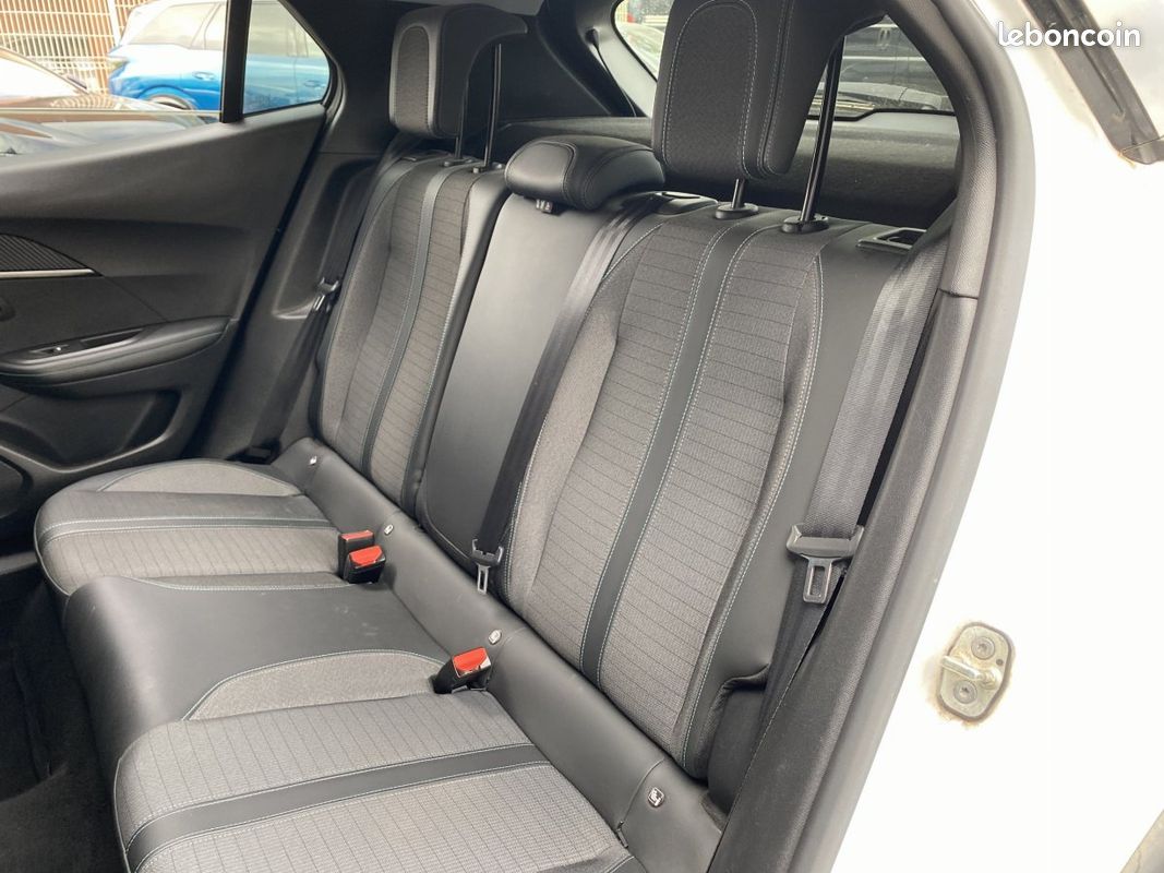 Peugeot 2008 (2) BLUEHDI 110 ALLURE (image 12)