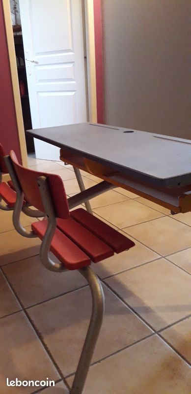 Bureau d'écolier d'époque (image 2)