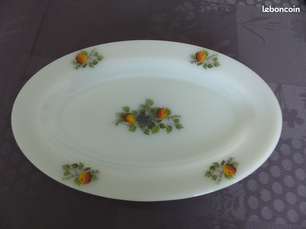 Vaisselle Arcopal Les fruits. Vaisselle vintage en arcopal. Motif