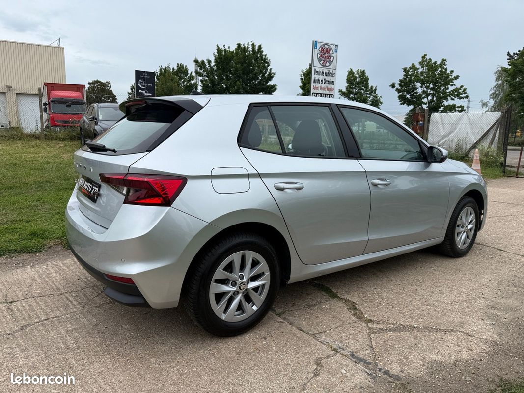 SKODA FABIA 1.0 Ambition 80 ch BVM5 TVA RECUPERABLE (image 4)