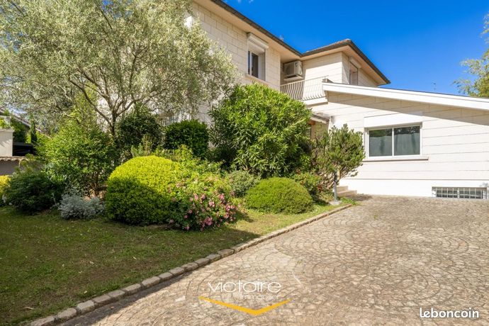 Maison 5 pièces 227 m² — 2