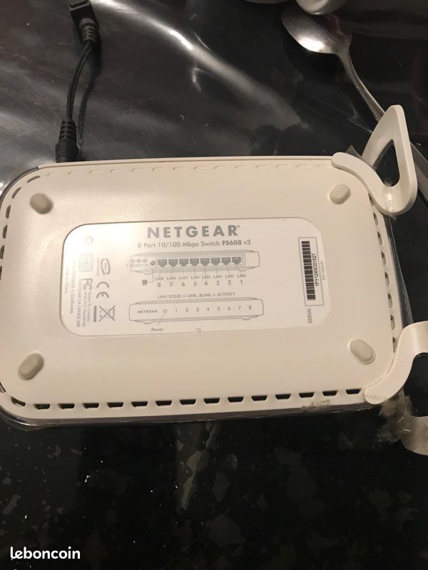 Netgear switch FD608 (image 1)