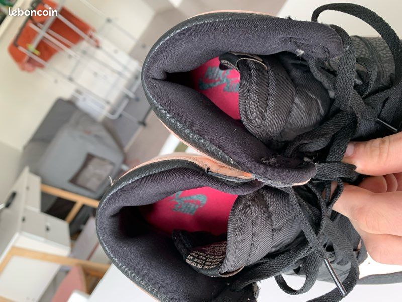 Nike Air Jordan 1 MID Pink and Black (image 5)