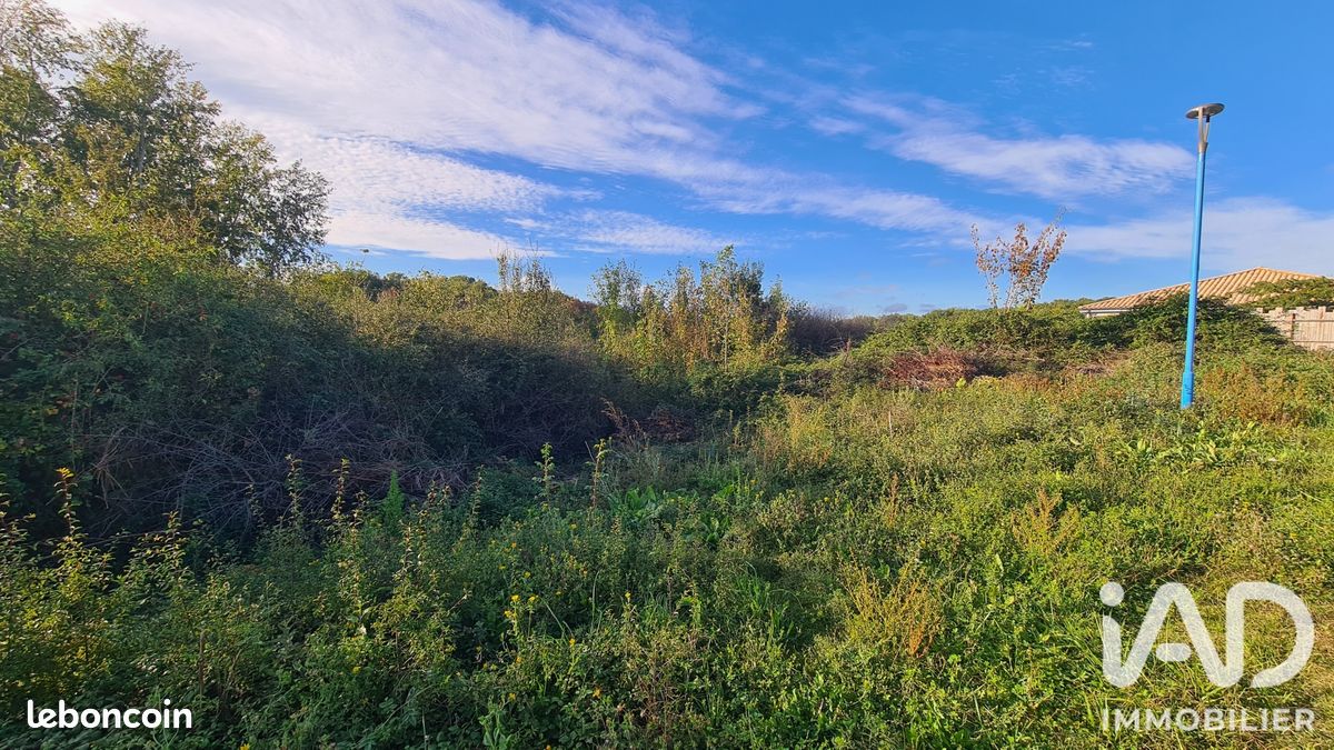 Terrain 798 m² · à Ligugé · 798 m² · 60 360 €