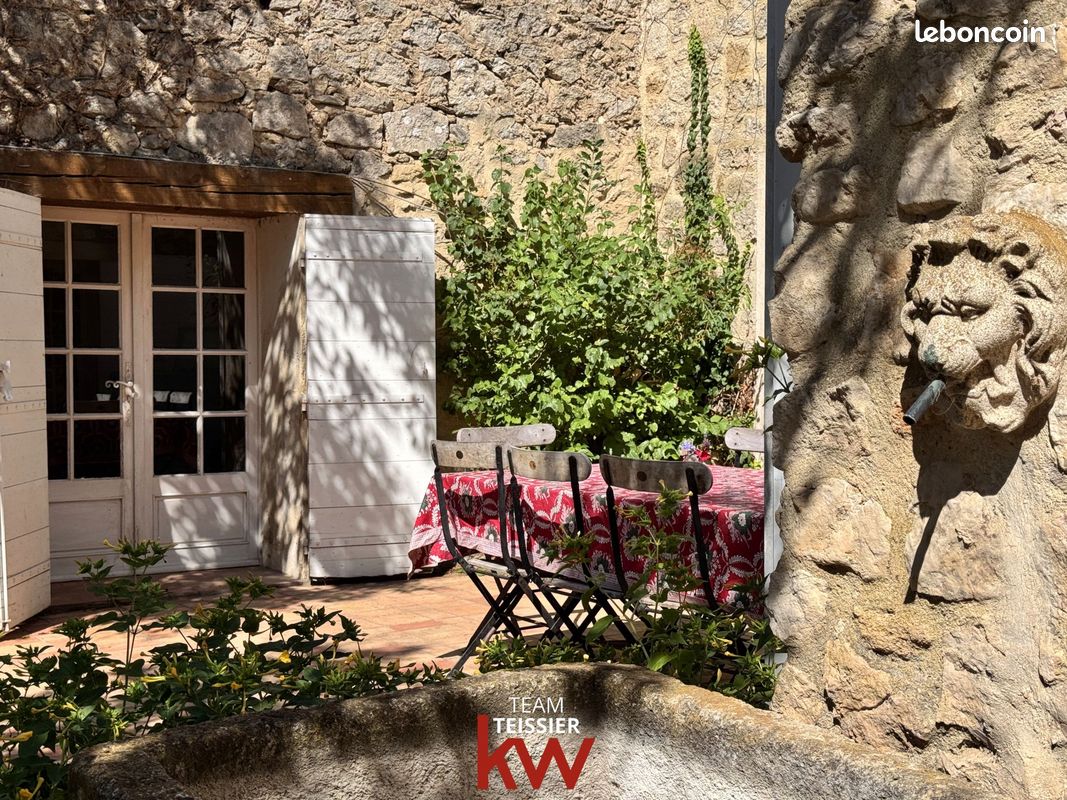 Maison 13 pièces 409 m² · à Lamanon · 408,6 m² · 990 000 €