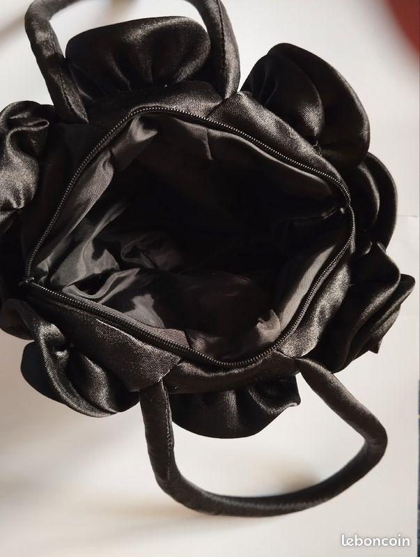 Pochette noire pour cérémonie (image 3)