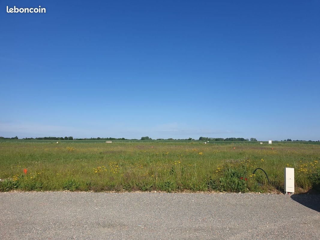 Terrain à bâtir de 408 m² à BOURGNEUF (17) · 89 900 €