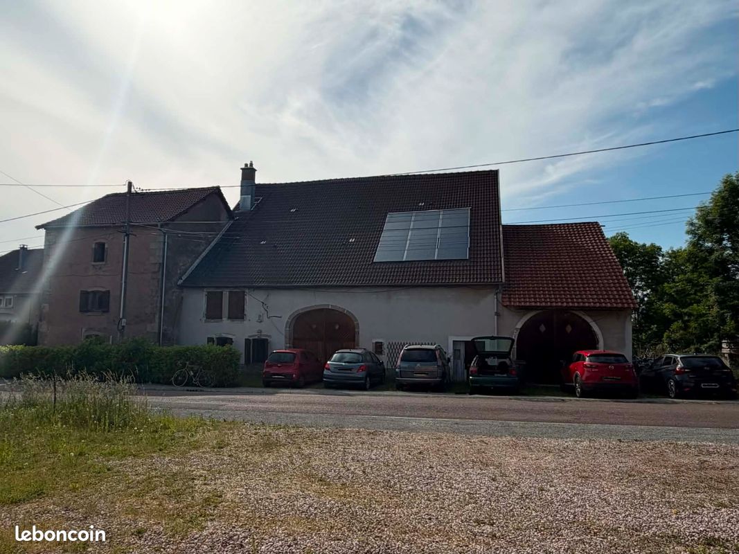 Maison 11 pièces 280 m² · à La Neuvelle-lès-Lure · 280 m² · 149 000 €