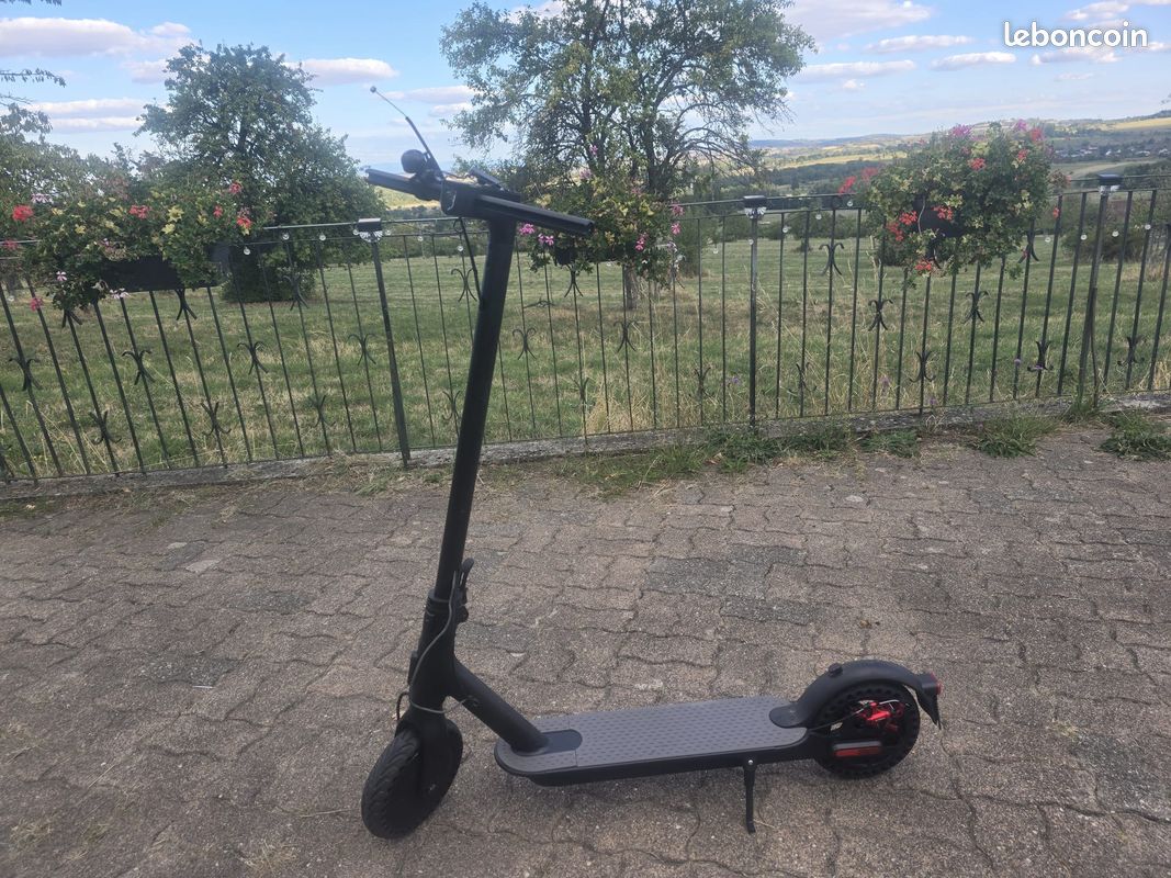 Trottinette Xiaomi — Pour pièces ou projet de rénovation (image 1)
