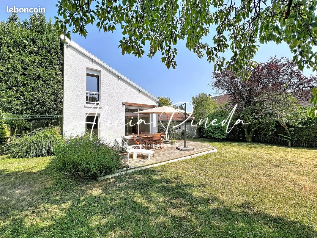 Maison 8 pièces 171 m² · à Montainville · 171 m² · 592 000 €