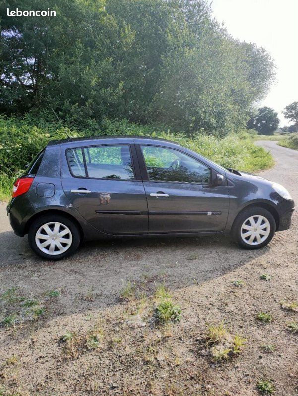 Clio III (image 1)