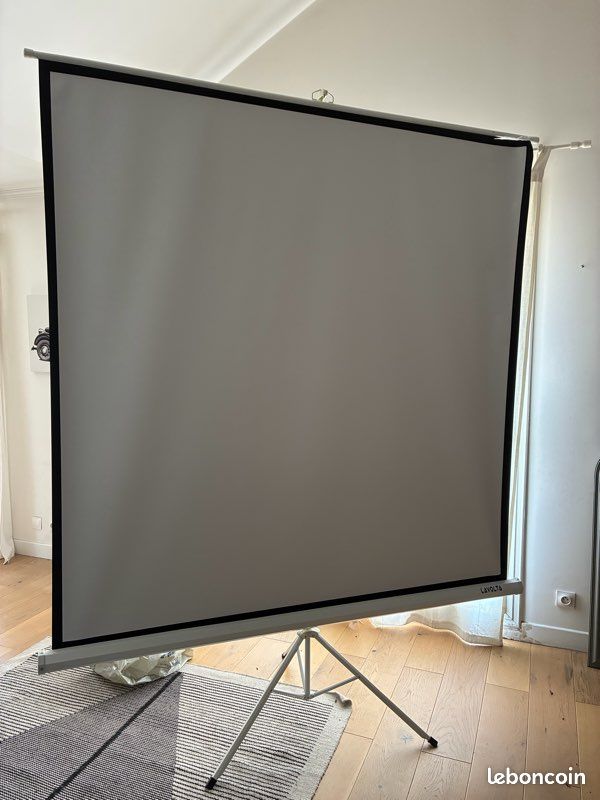 Écran géant 175x175 sur pied Lavolta (image 1)