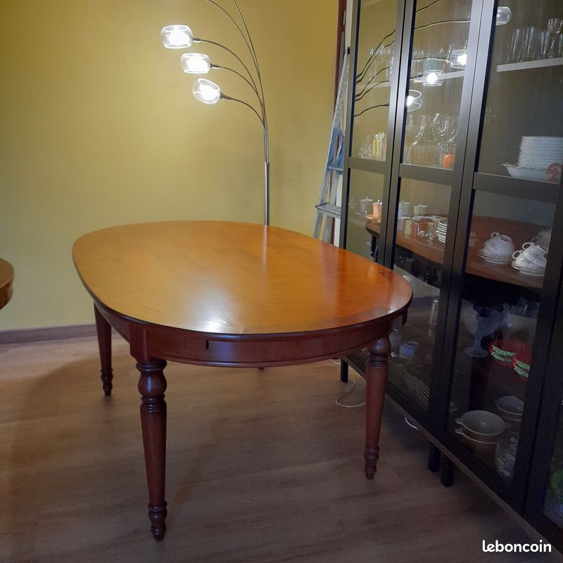 Table ovale de salle à manger (image 1)