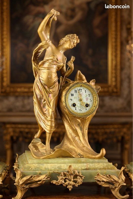 Une horloge en bronze Art Nouveau de Charles Korschann (1872-1943) En