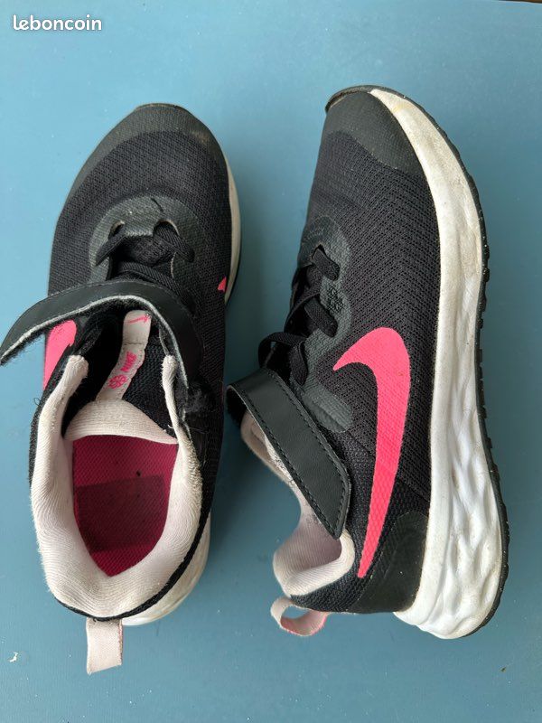 Basket NIKE noir/rose Taille 33,5 Chaussures