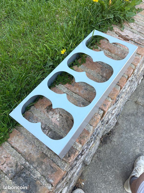 Range bouteilles / support bouteille SoCoo’c – gris – 48 x 24 x 6 cm (image 1)