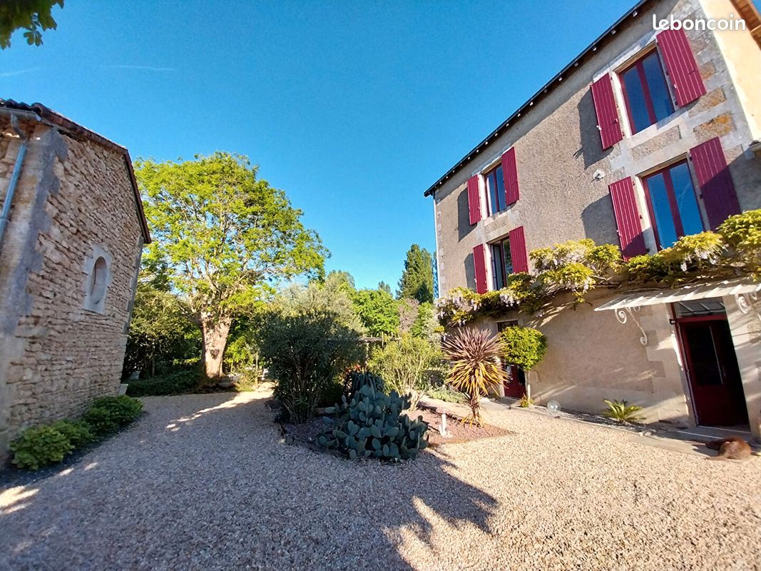 Maison 9 pièces 264 m² · à Smarves · 264 m² · 787 500 €