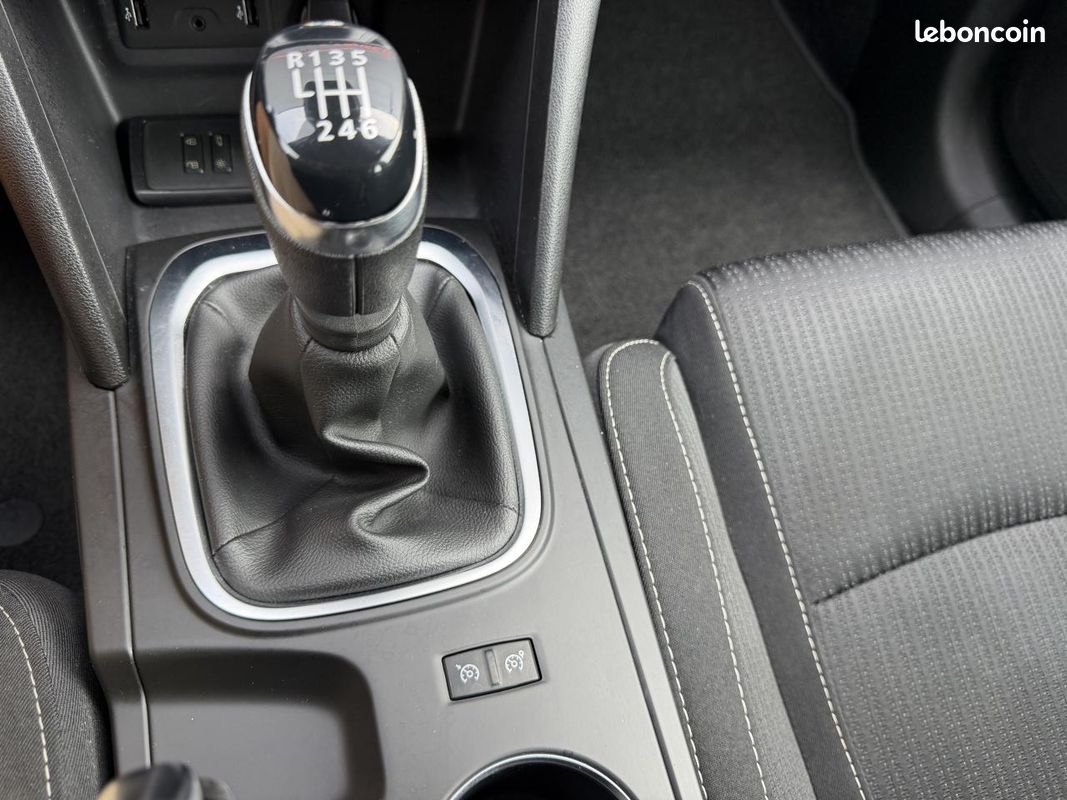 RENAULT MEGANE Mégane IV Berline dCi 110 Energy Business (image 29)