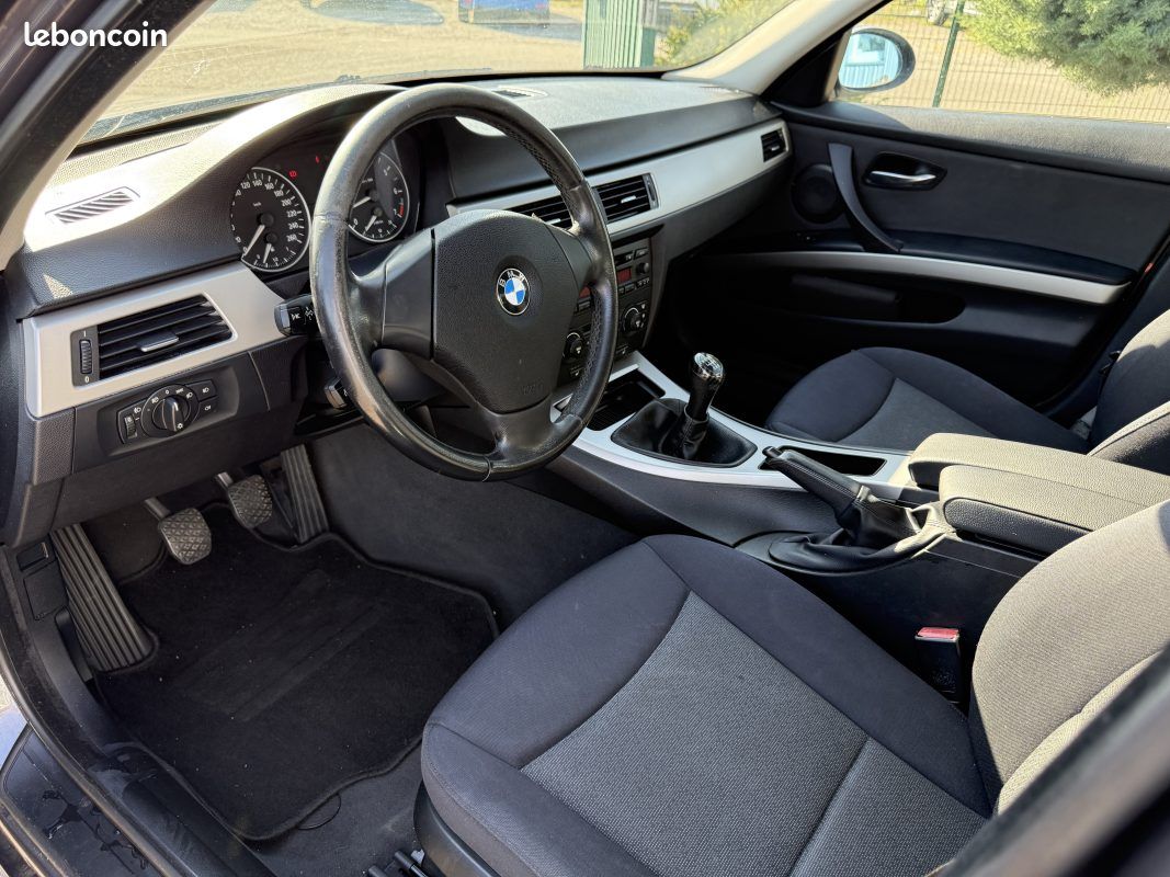BMW Série 3 V (E90) 320i 150ch Sport Garantie 6 Mois (image 18)