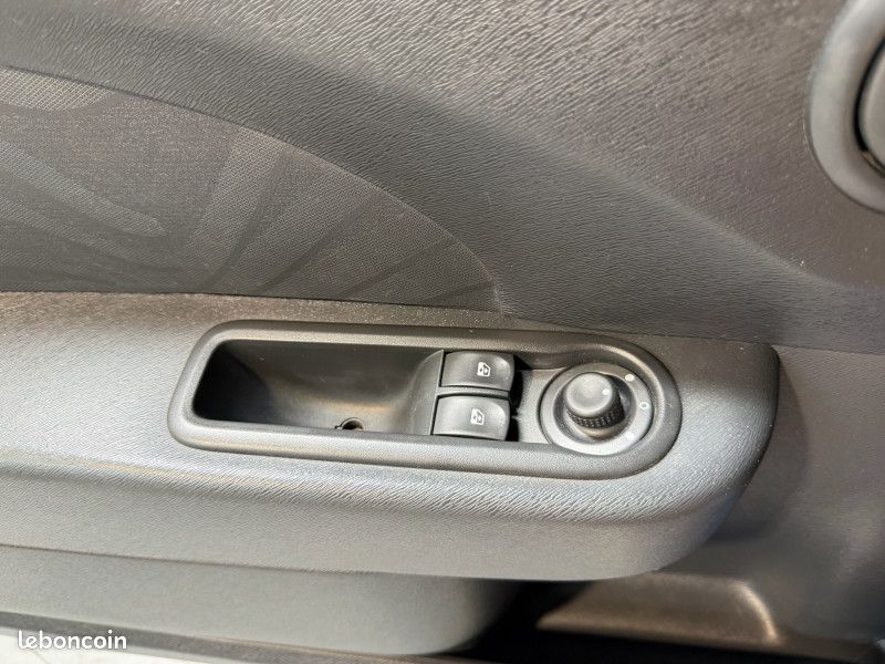 Renault TWINGO II 1.2 LEV 16V 75CH SUMMERTIME ECO² (image 15)