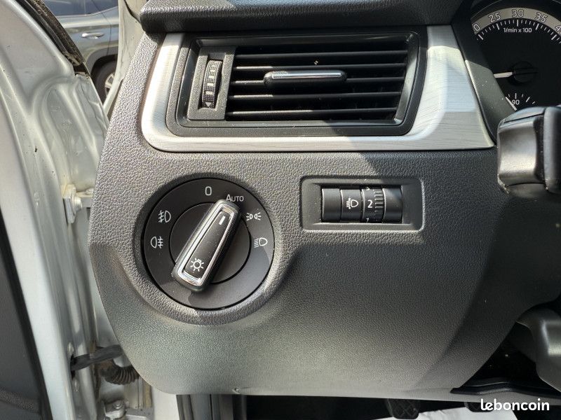 Skoda RAPID 1.6 TDI 105CH CR FAP GREENTEC TOUR DE FRANCE (image 18)