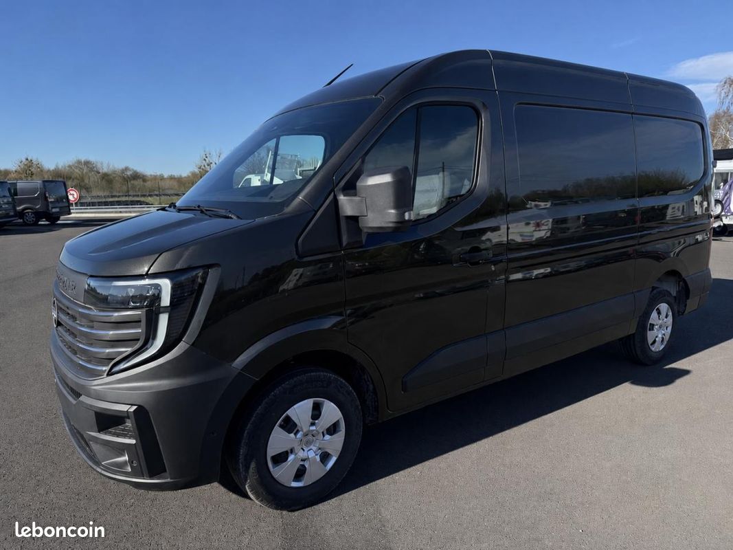 NISSAN INTERSTAR Tekna 3.5t L2H2 2.0 dCi - 150 - kit bois - Noir Crepuscule - Disponible en stock (image 2)