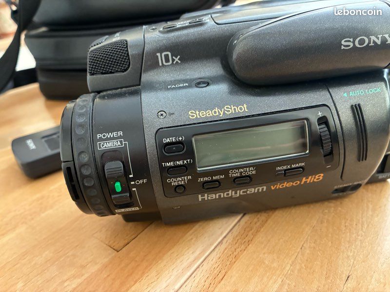 Caméscope Sony Hi8 (image 1)