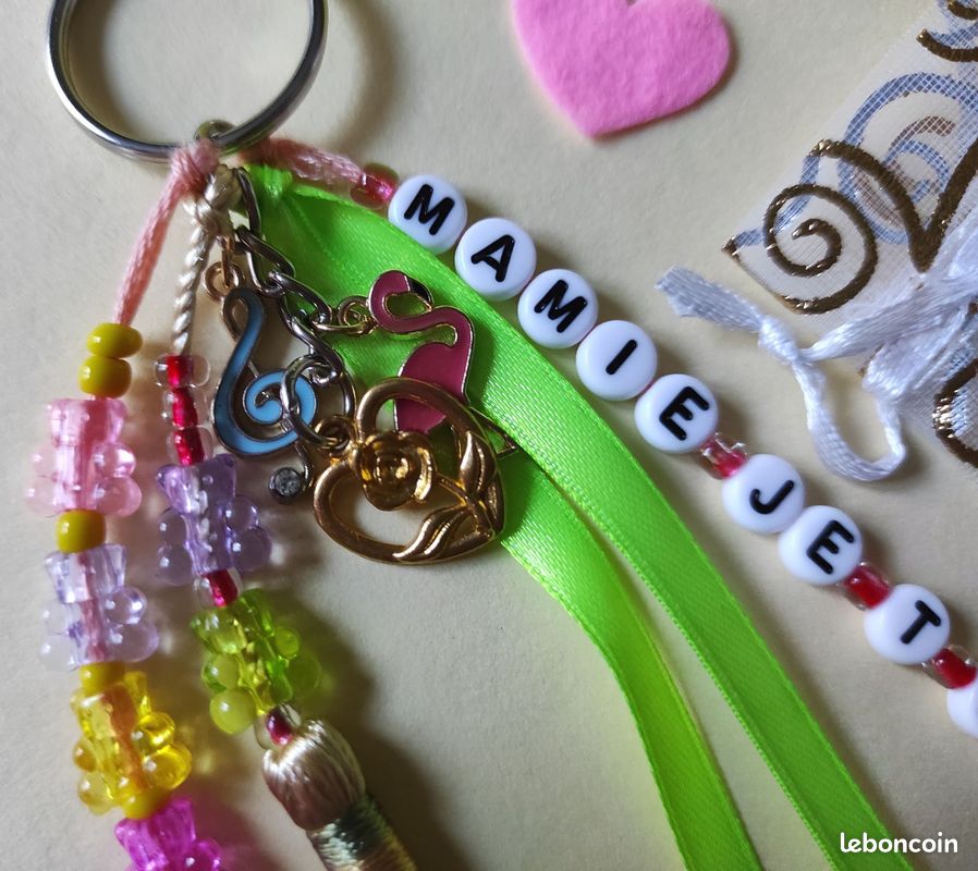 Joli Porte-Clé Fantaisie "Mamie Je t'aime" + Pochette Organza Modèle Unique N°2 (image 2)