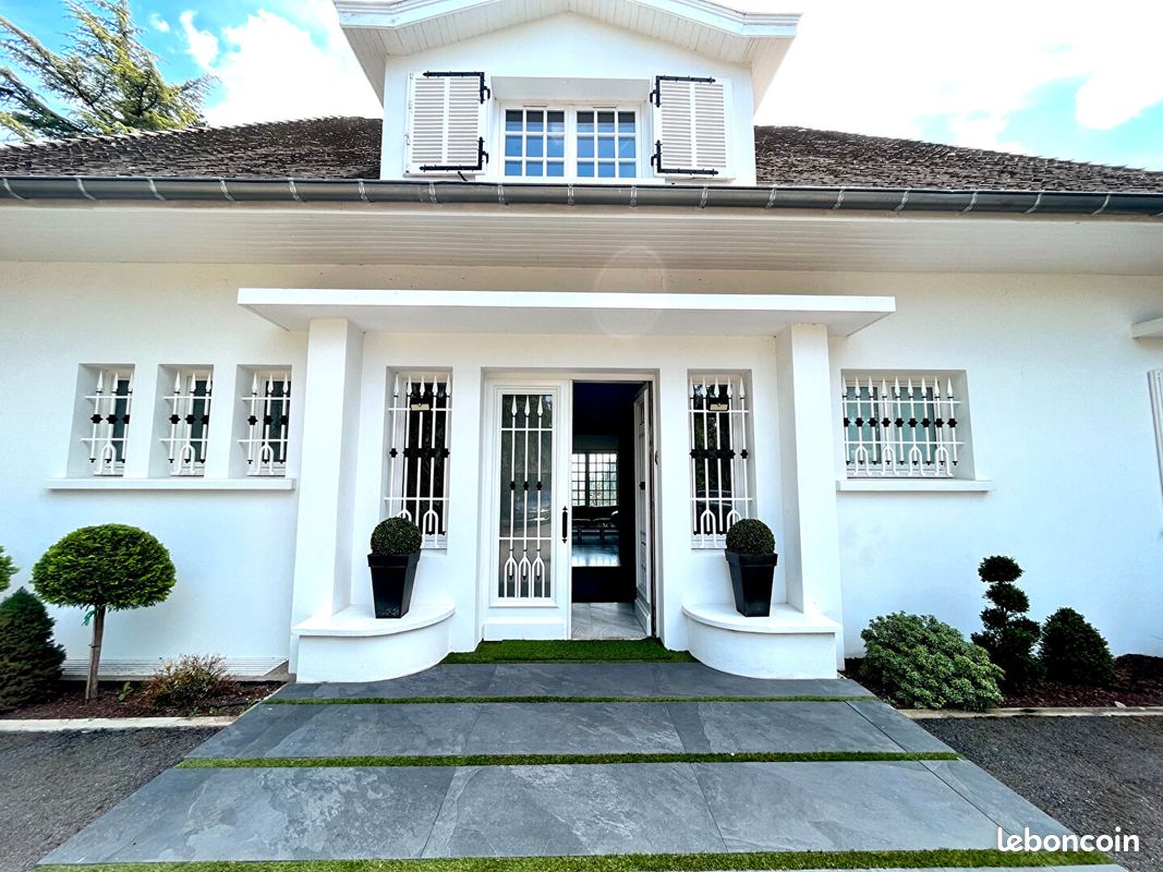 Propriété 8 pièces 340 m² (image 10)