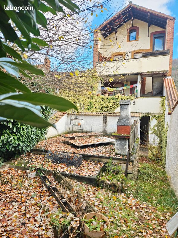 Immeuble Sail-sous-Couzan · 159 000 €