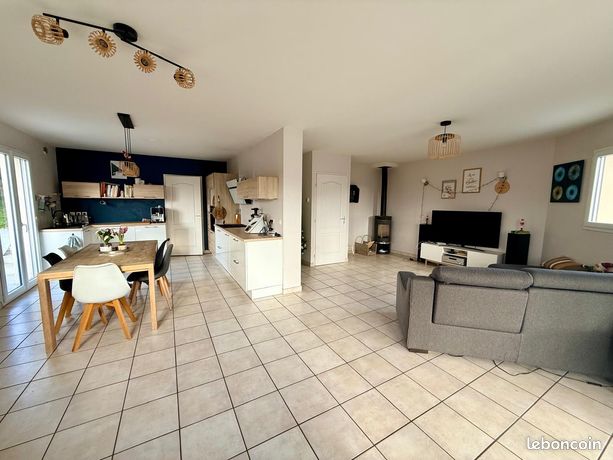 Maison 4 pièce(s) - Piscine - Grand jardin - DPE C à Sillingy (74330) — 2