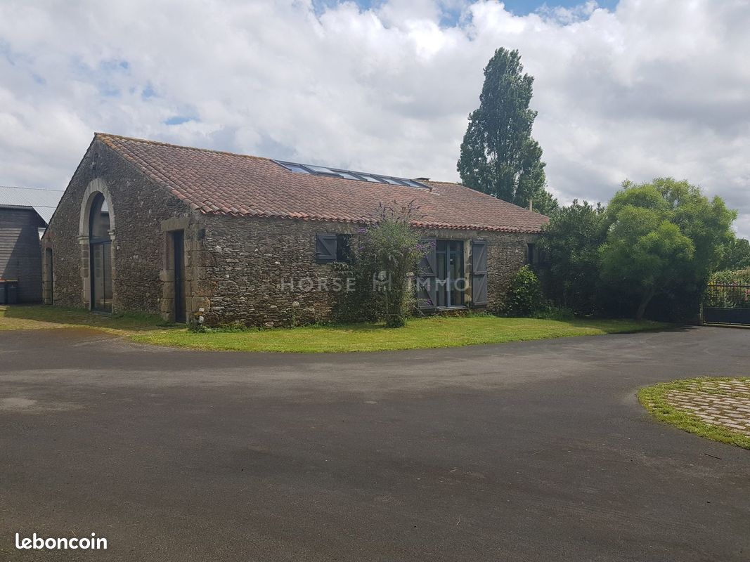Maison 9 pièces 443 m² · à La Garnache · 443 m² · 750 750 €