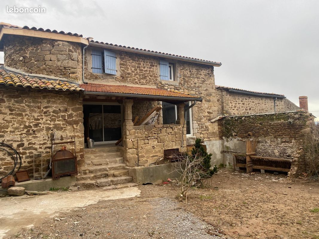 Maison 1 pièce 170 m² · à Roiffieux · 170 m² · 169 000 €