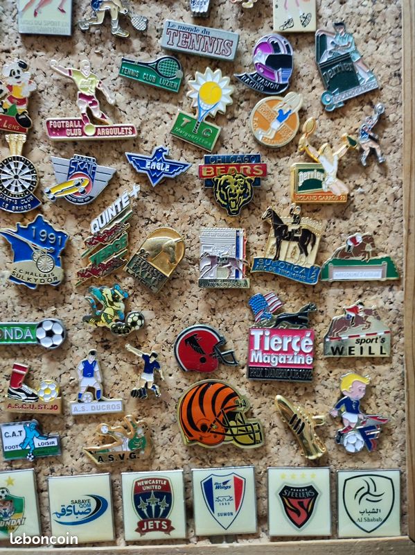 IMPORTANT LOT D'INSIGNES militaires tissus français années 60/70 £51.78 IMPORTANT LOT D'INSIGNES militaires tissus français années 60/70 £51.78